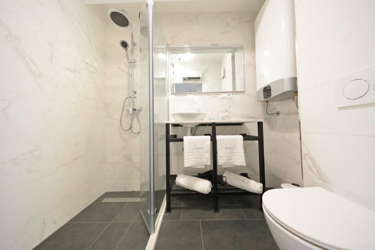 La Dolce Vita Da Zara - Luxury Rooms Bagian luar foto